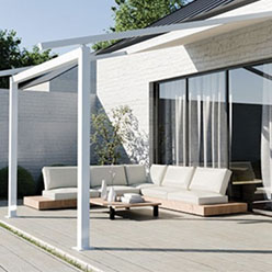<p>Ombre et lumière : comment protéger sa terrasse du soleil avec élégance ?</p>